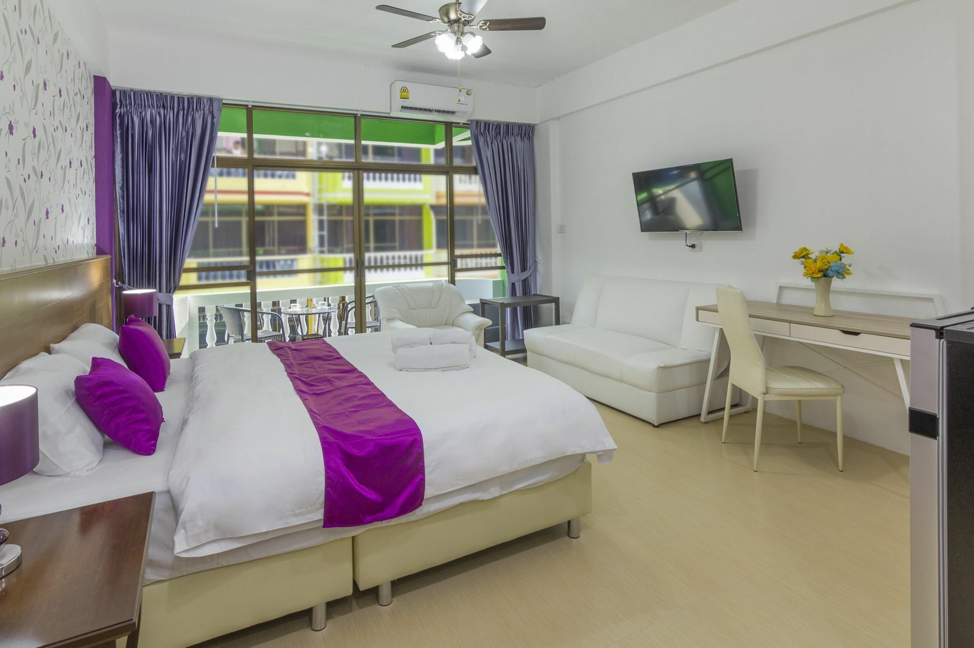 Kontiki Guesthouse Джомтьєн-Біч Екстер'єр фото