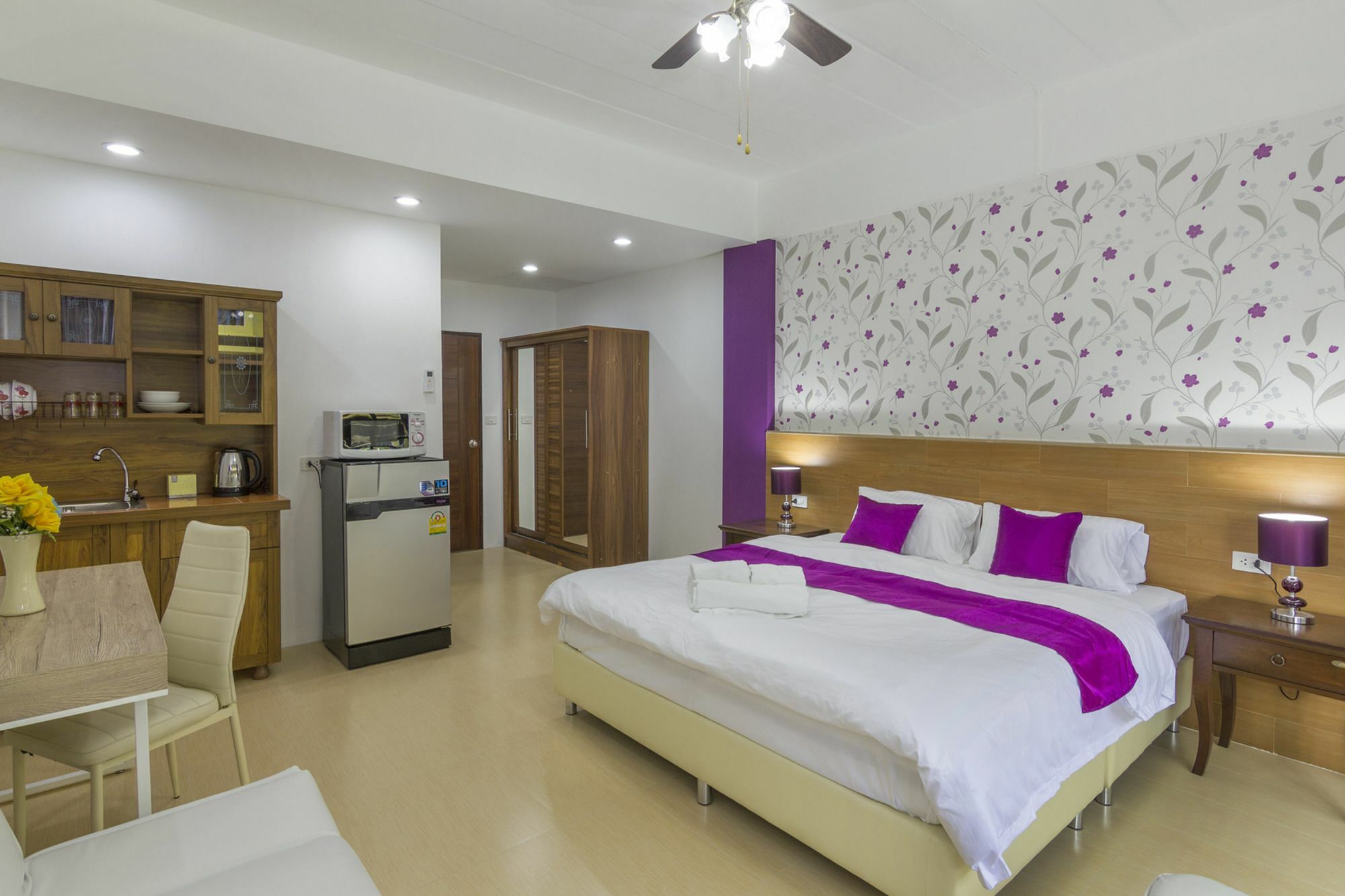 Kontiki Guesthouse Джомтьєн-Біч Екстер'єр фото