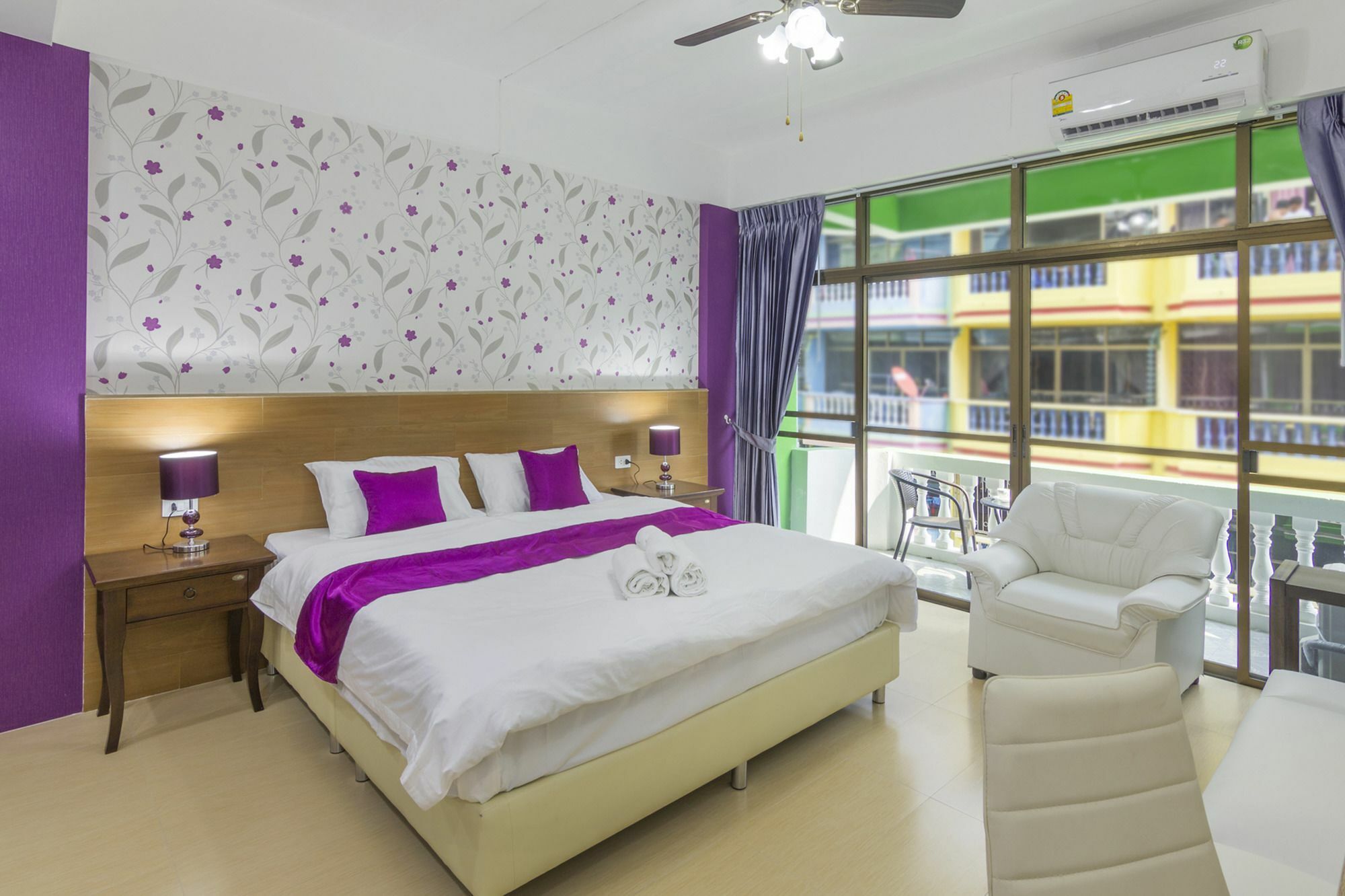 Kontiki Guesthouse Джомтьєн-Біч Екстер'єр фото